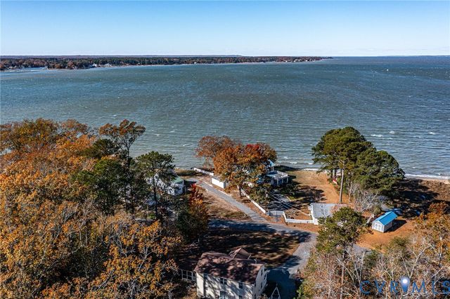 275 Grannys Bar Rd, Hague, VA 22469