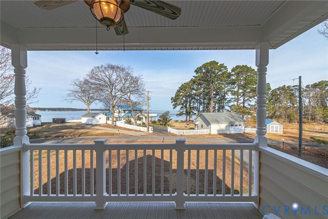 275 Grannys Bar Rd, Hague, VA 22469