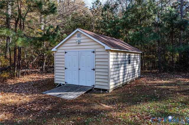 275 Grannys Bar Rd, Hague, VA 22469