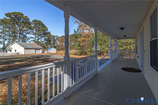 275 Grannys Bar Rd, Hague, VA 22469