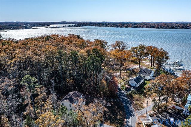 275 Grannys Bar Rd, Hague, VA 22469