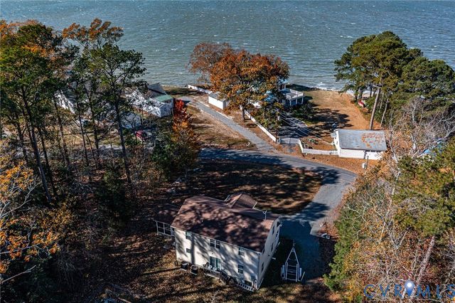 275 Grannys Bar Rd, Hague, VA 22469