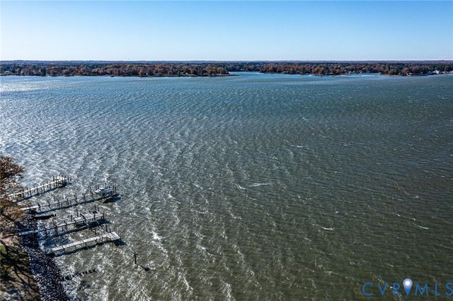 275 Grannys Bar Rd, Hague, VA 22469