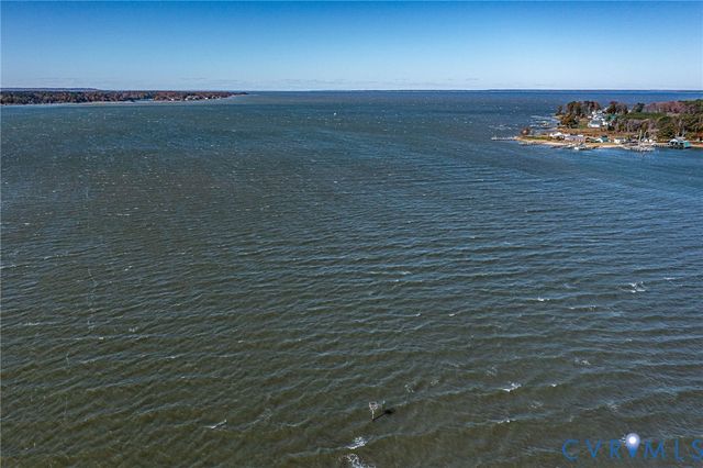 275 Grannys Bar Rd, Hague, VA 22469