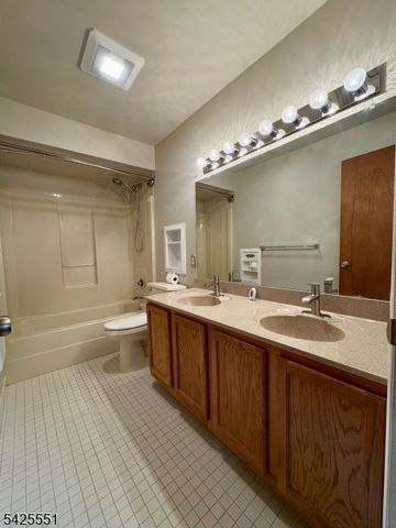 19 Plauderville Ave 208, Garfield City, NJ 07026