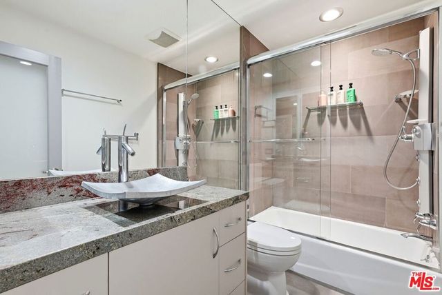 1033 Carol Drive T16, West Hollywood, CA 90069