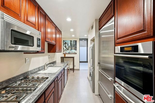 1033 Carol Drive T16, West Hollywood, CA 90069