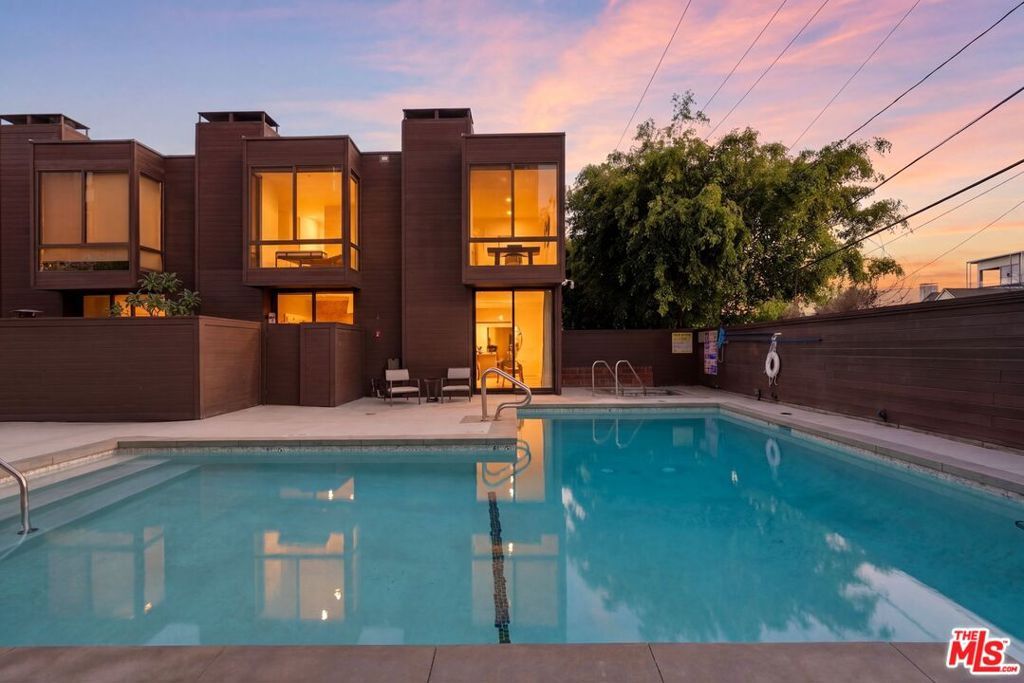 1033 Carol Drive T16, West Hollywood, CA 90069