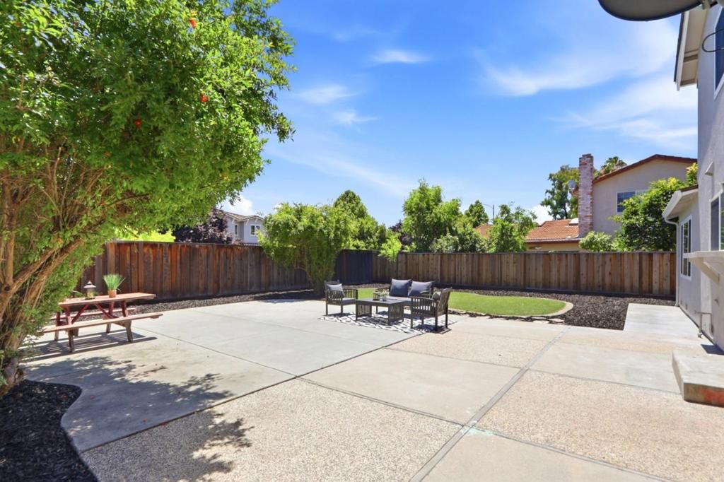 Image 26 of property listing at 519 Glenburry Way, San Jose, CA 95123