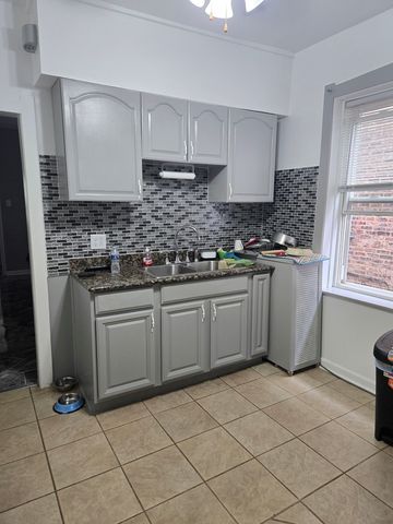 4028 W Crystal Street, Chicago, IL 60651