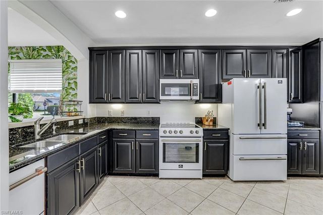 1307 Kendari TER, Naples, FL 34113