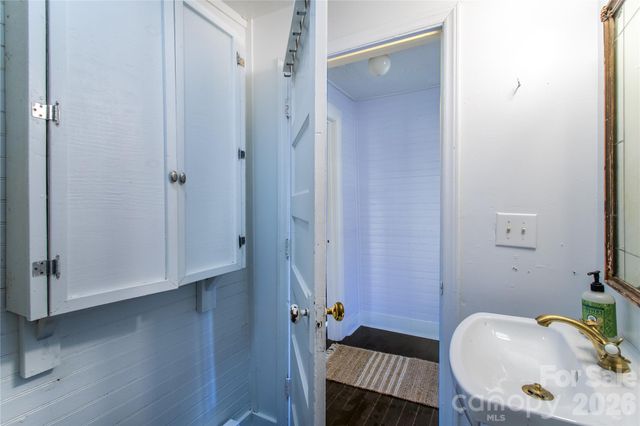 105 Adams Hill Road, Asheville, NC 28806