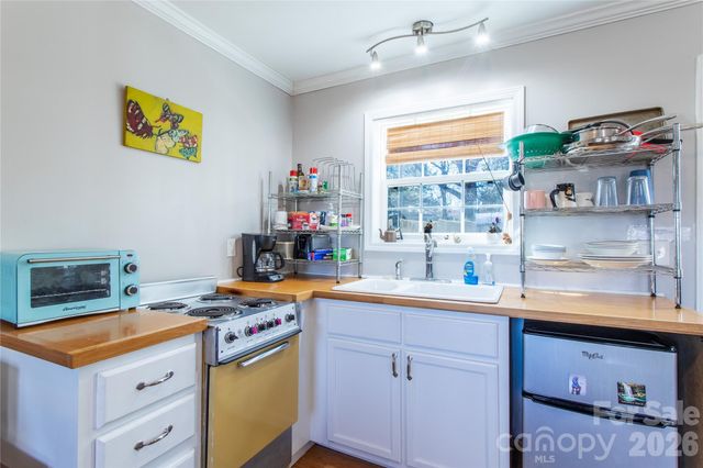 105 Adams Hill Road, Asheville, NC 28806