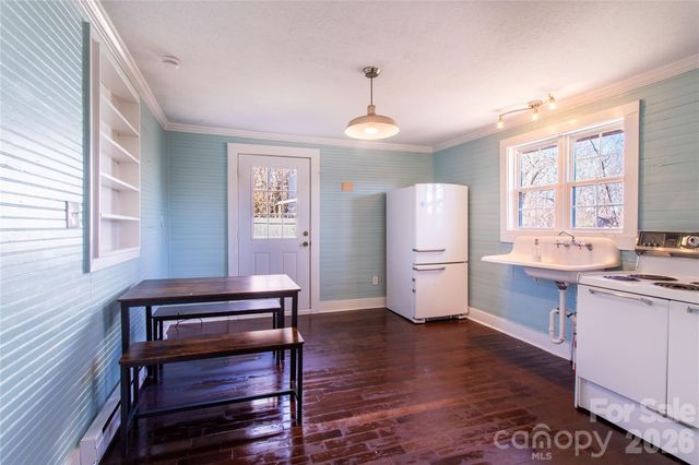 105 Adams Hill Road, Asheville, NC 28806