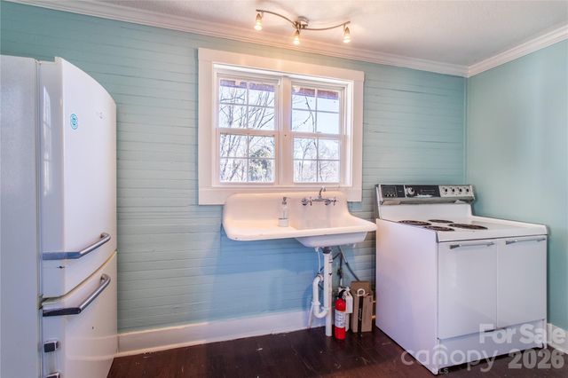 105 Adams Hill Road, Asheville, NC 28806