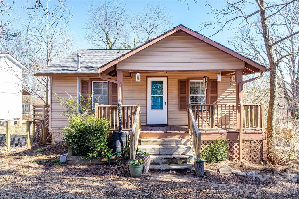 105 Adams Hill Road, Asheville, NC 28806