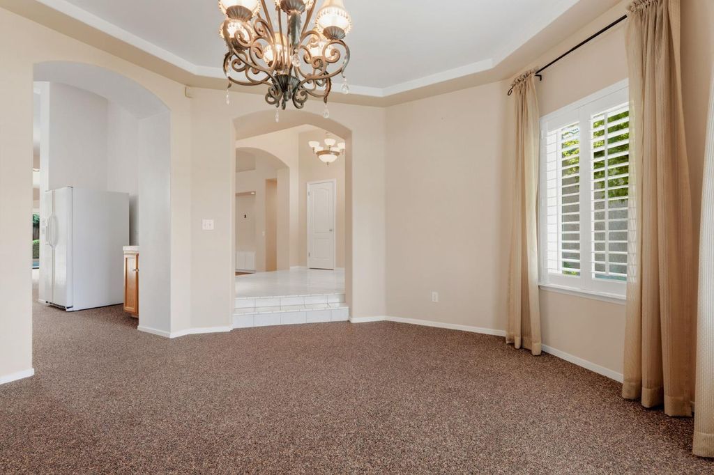 Image 10 of property listing at 2571 Wrenwood Avenue, Clovis, CA 93611