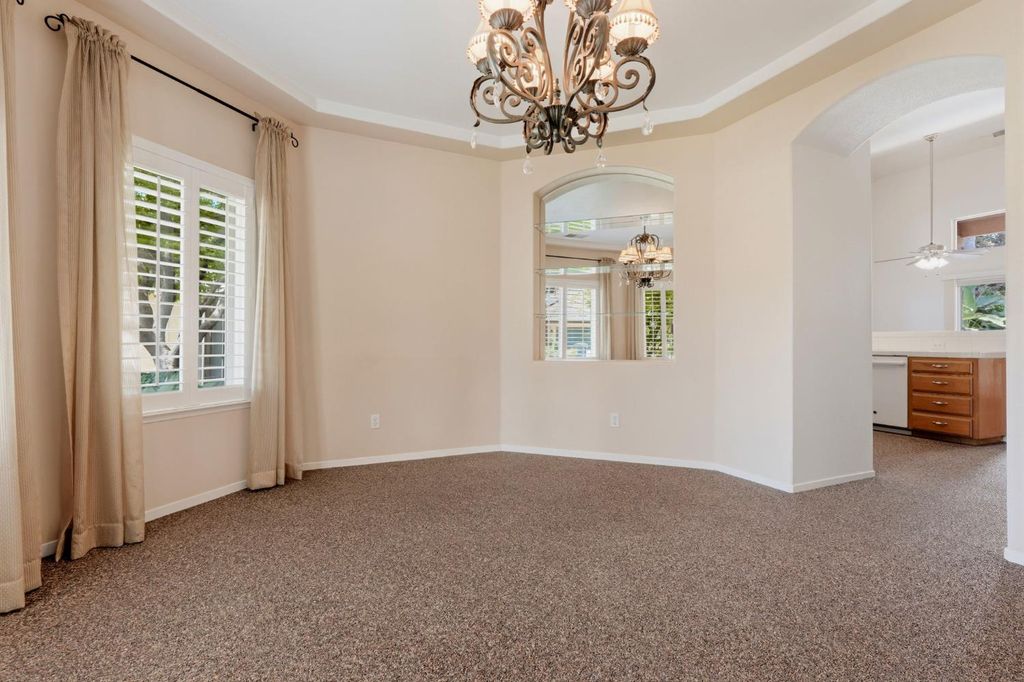 Image 11 of property listing at 2571 Wrenwood Avenue, Clovis, CA 93611