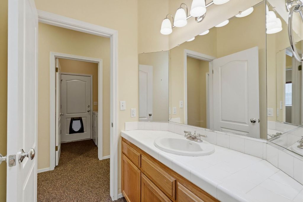 Image 13 of property listing at 2571 Wrenwood Avenue, Clovis, CA 93611