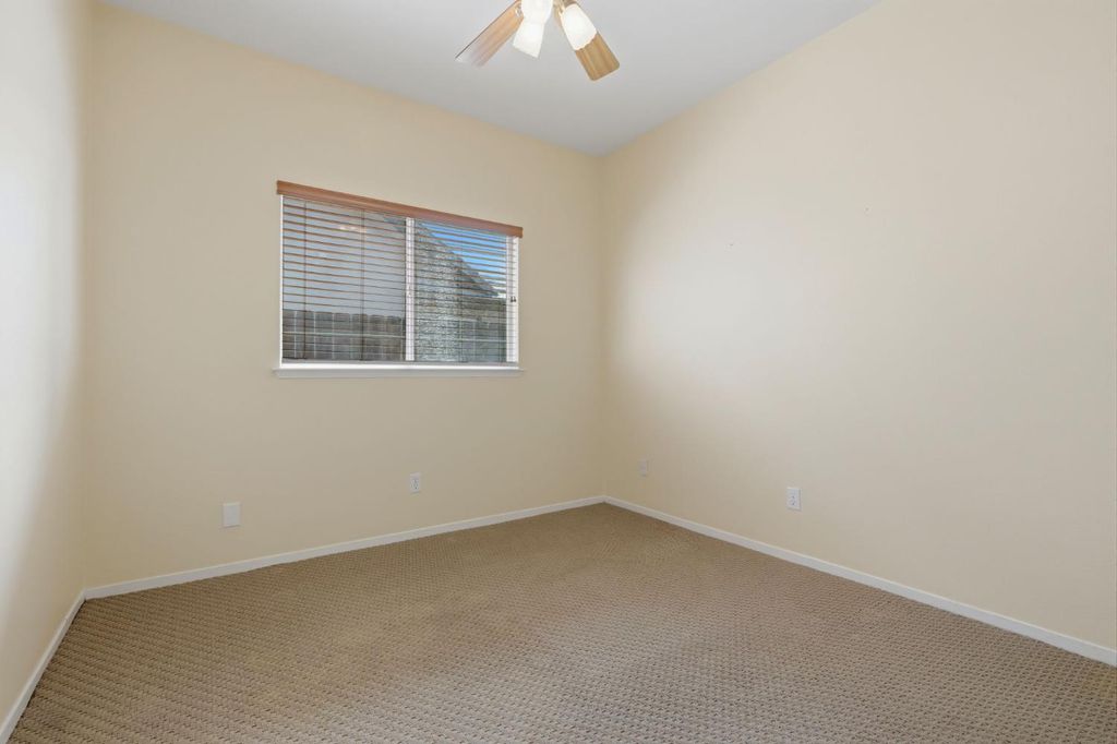 Image 17 of property listing at 2571 Wrenwood Avenue, Clovis, CA 93611
