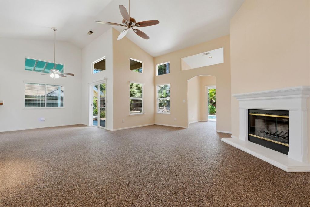 Image 19 of property listing at 2571 Wrenwood Avenue, Clovis, CA 93611