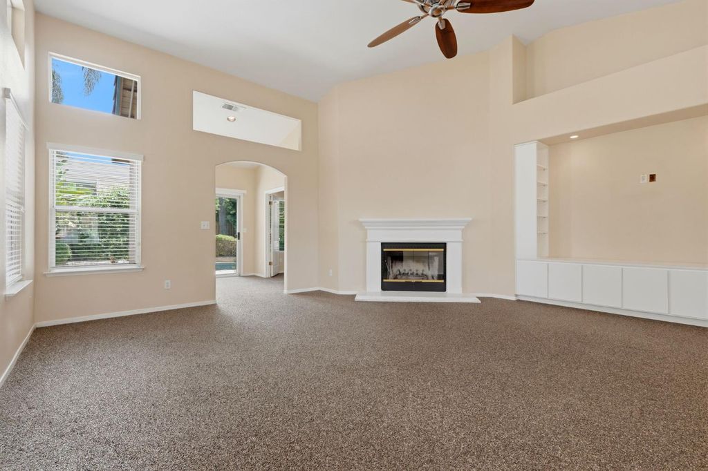 Image 20 of property listing at 2571 Wrenwood Avenue, Clovis, CA 93611