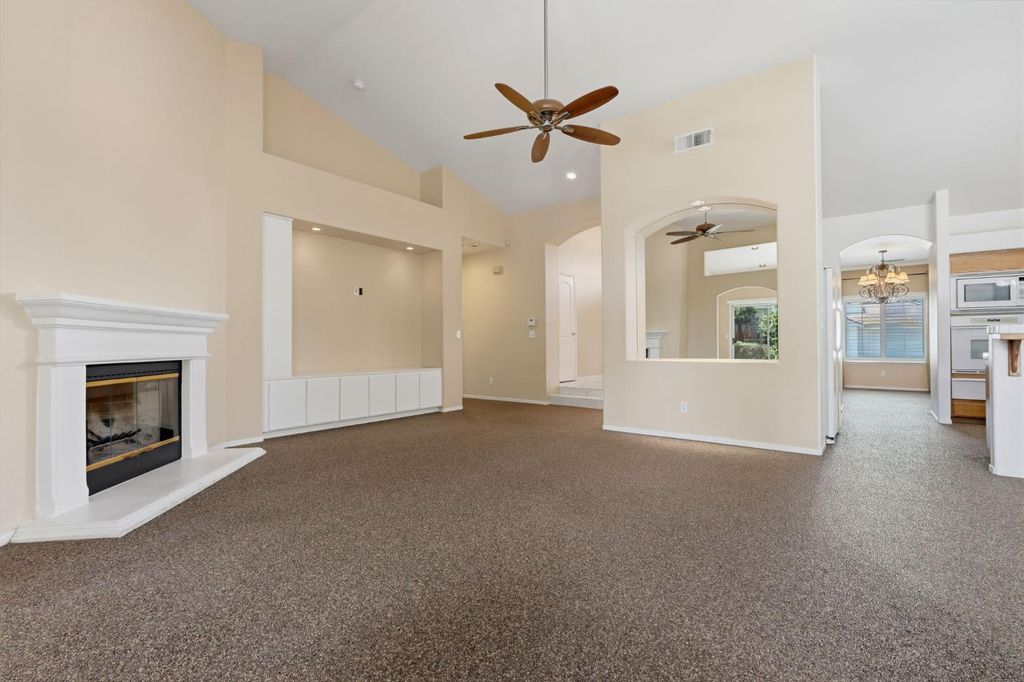Image 21 of property listing at 2571 Wrenwood Avenue, Clovis, CA 93611