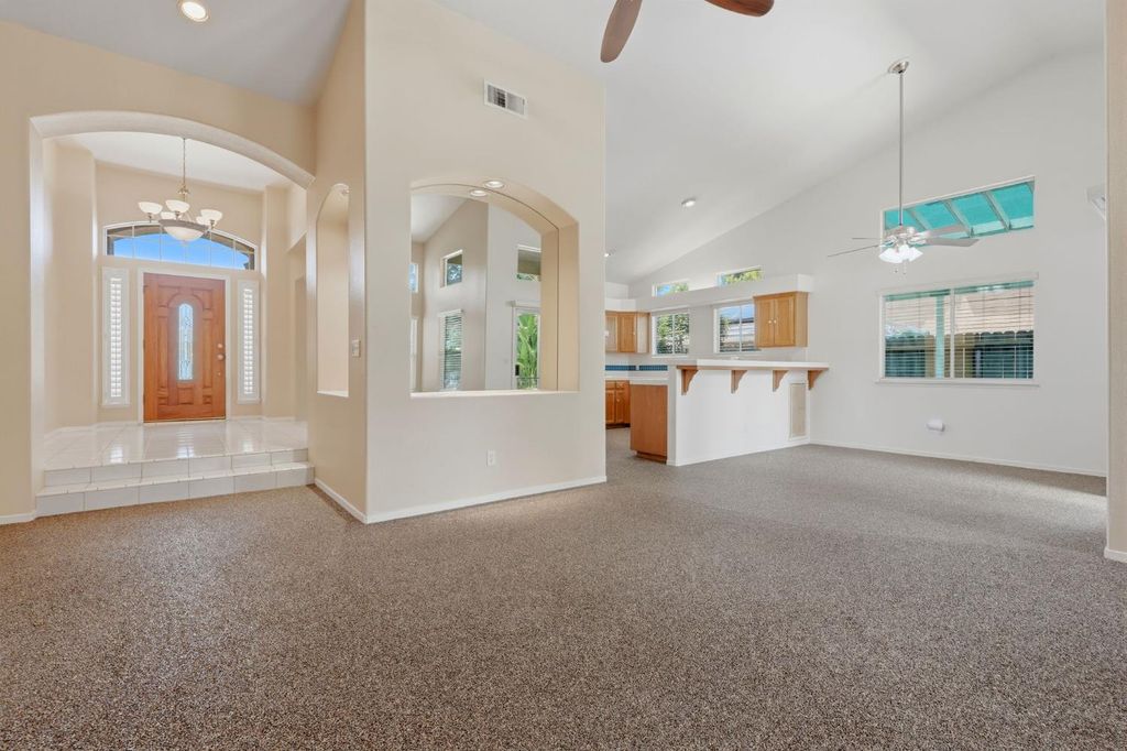 Image 22 of property listing at 2571 Wrenwood Avenue, Clovis, CA 93611
