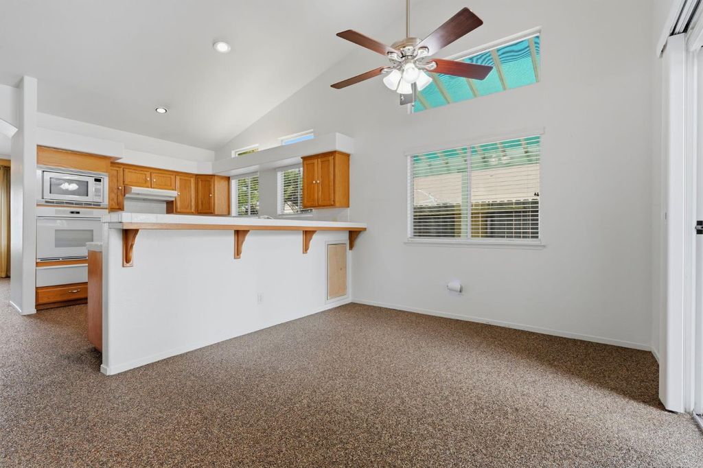Image 23 of property listing at 2571 Wrenwood Avenue, Clovis, CA 93611