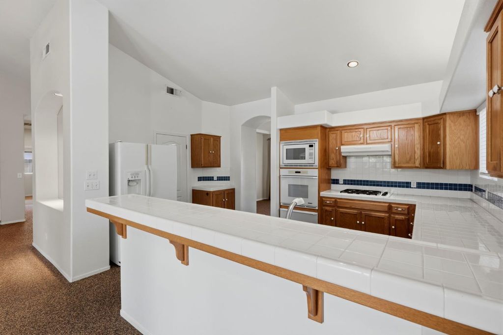 Image 25 of property listing at 2571 Wrenwood Avenue, Clovis, CA 93611
