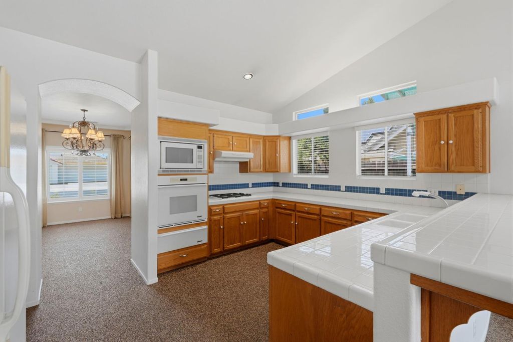 Image 26 of property listing at 2571 Wrenwood Avenue, Clovis, CA 93611