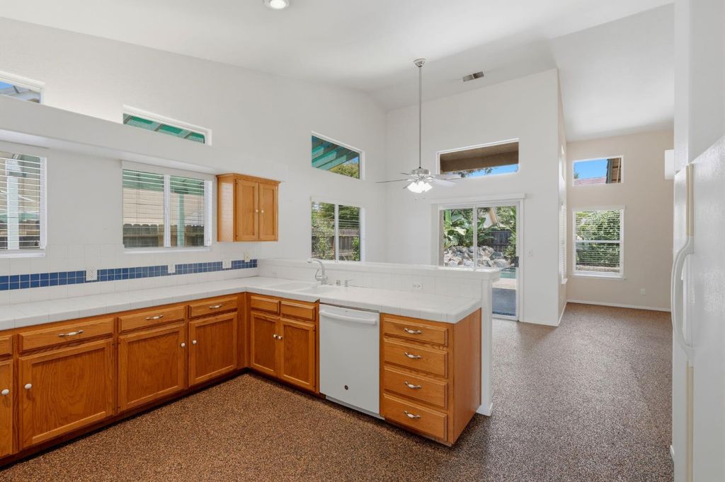 Image 29 of property listing at 2571 Wrenwood Avenue, Clovis, CA 93611
