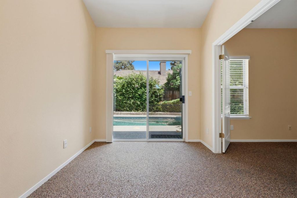 Image 30 of property listing at 2571 Wrenwood Avenue, Clovis, CA 93611