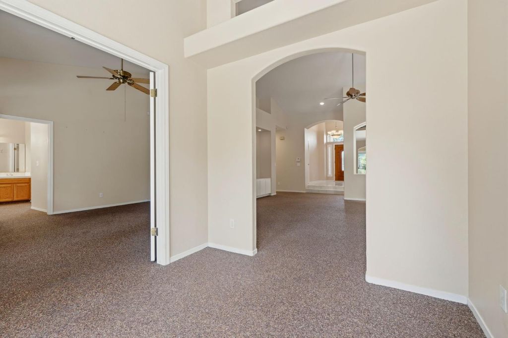 Image 31 of property listing at 2571 Wrenwood Avenue, Clovis, CA 93611