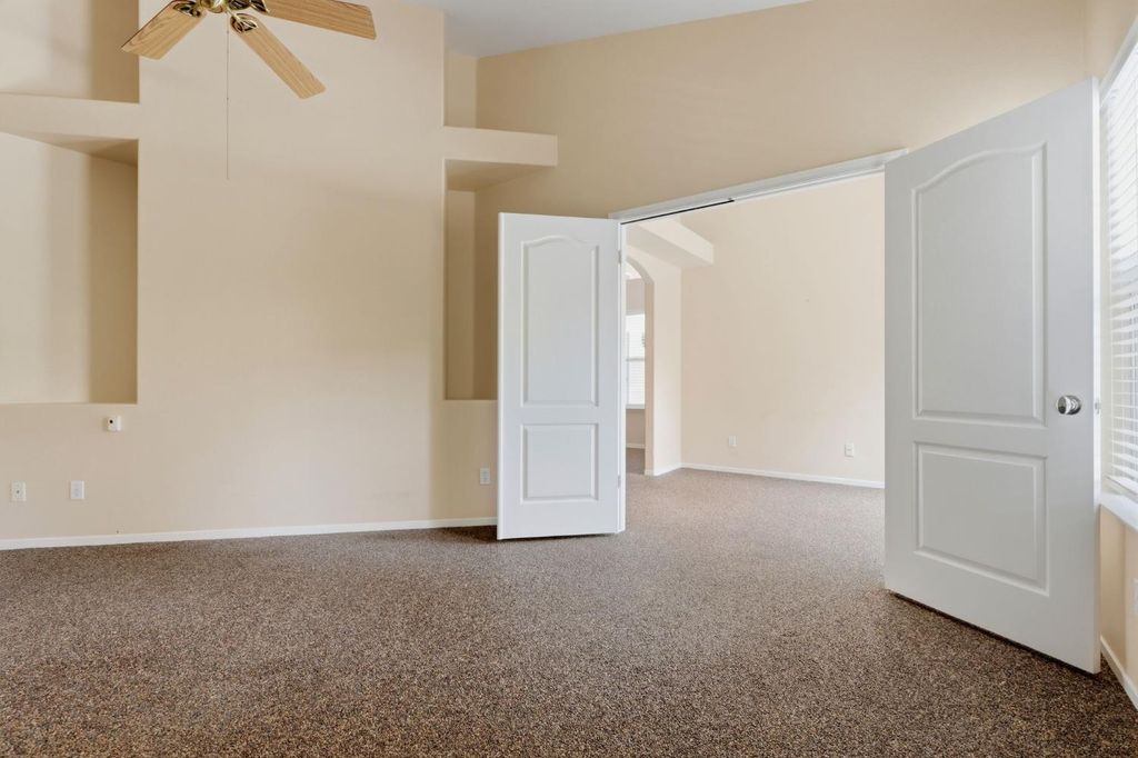 Image 33 of property listing at 2571 Wrenwood Avenue, Clovis, CA 93611