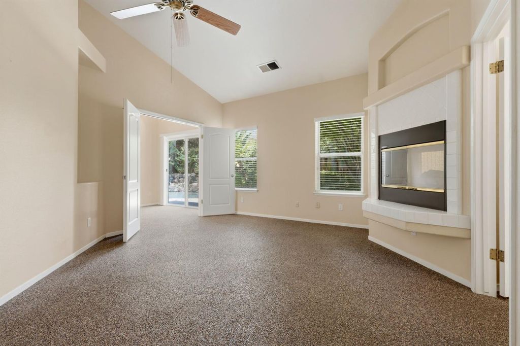 Image 34 of property listing at 2571 Wrenwood Avenue, Clovis, CA 93611