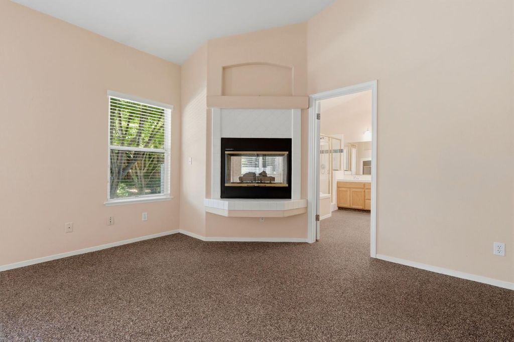 Image 35 of property listing at 2571 Wrenwood Avenue, Clovis, CA 93611