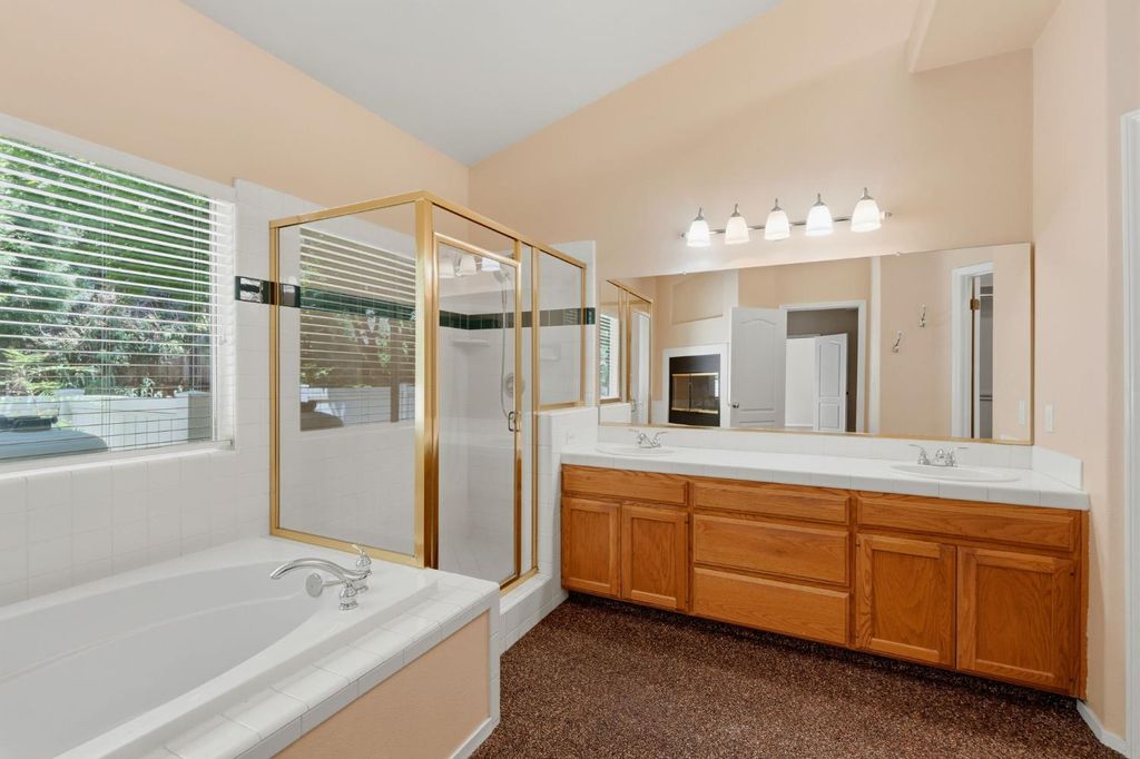 Image 36 of property listing at 2571 Wrenwood Avenue, Clovis, CA 93611