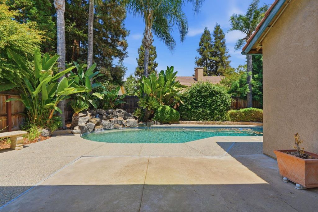 Image 38 of property listing at 2571 Wrenwood Avenue, Clovis, CA 93611