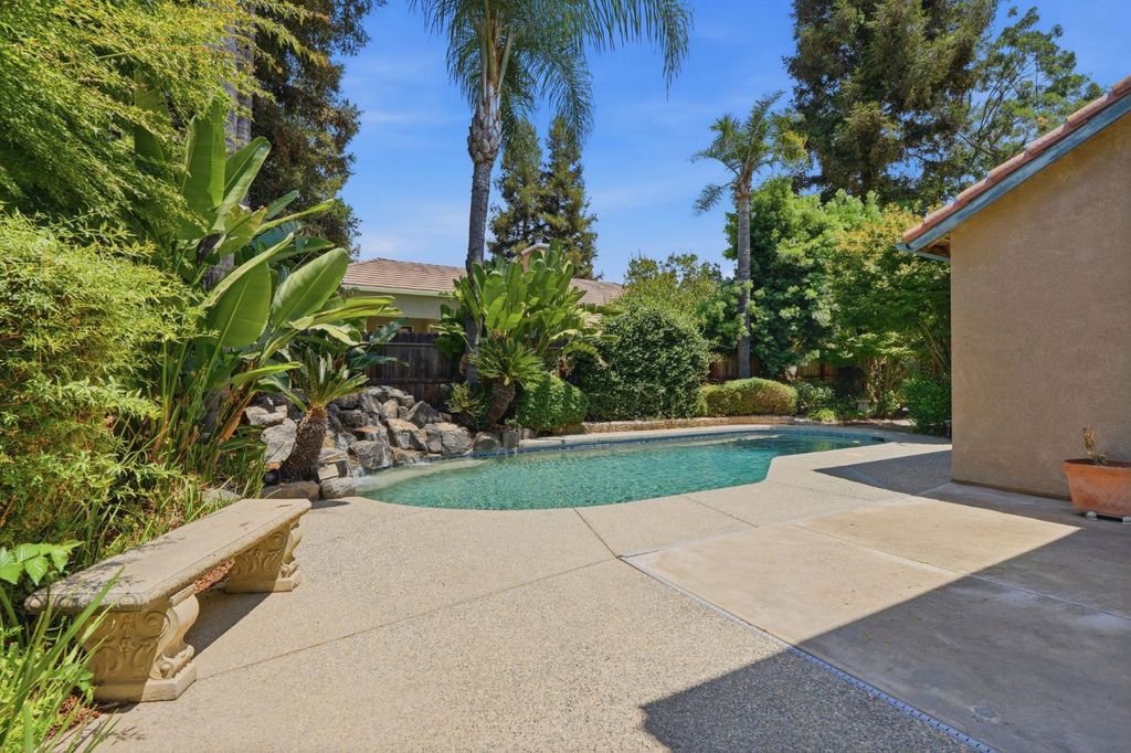 Image 39 of property listing at 2571 Wrenwood Avenue, Clovis, CA 93611