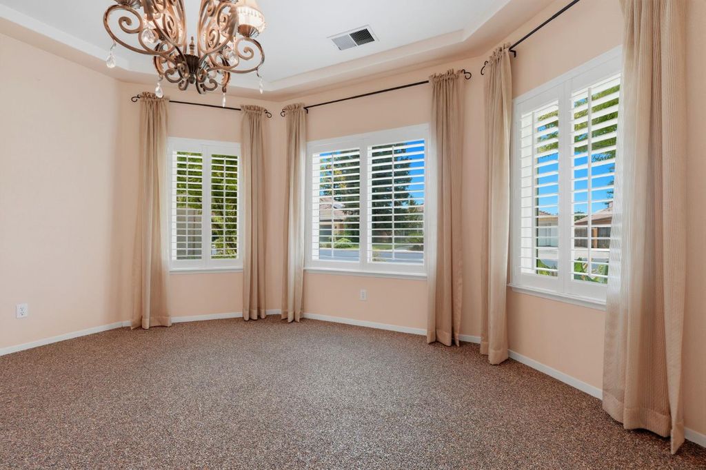Image 9 of property listing at 2571 Wrenwood Avenue, Clovis, CA 93611