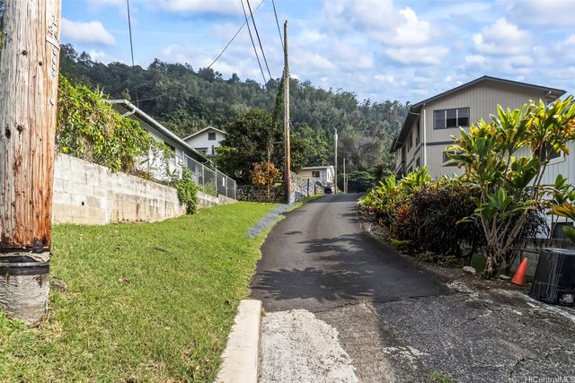 2745 Booth Road H, Honolulu, HI 96813