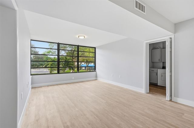 1717 Whitehall Drive 205, Davie, FL 33324