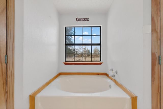 623 Rs County Road 1250, Emory, TX 75440