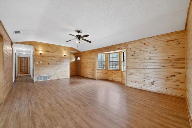 623 Rs County Road 1250, Emory, TX 75440