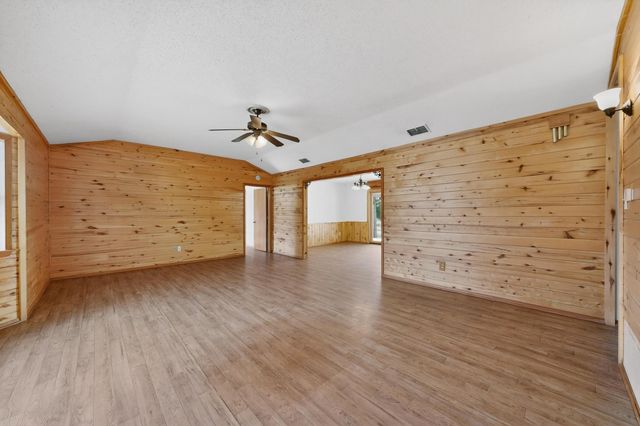 623 Rs County Road 1250, Emory, TX 75440