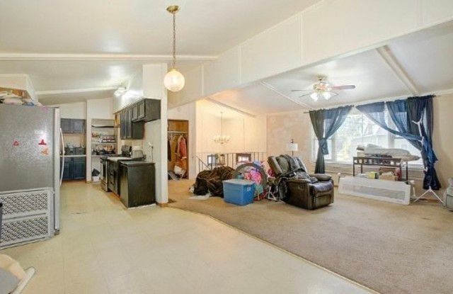 1605 S Desplaines Street, Joliet, IL 60436