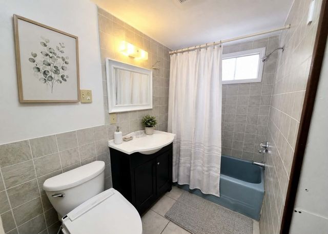 32 Burtt St 2, Lowell, MA 01851