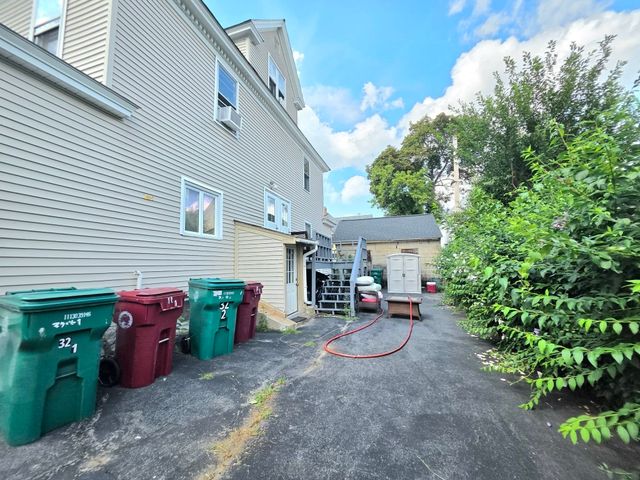 32 Burtt St 2, Lowell, MA 01851