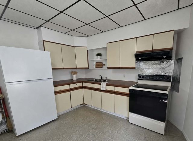 32 Burtt St 2, Lowell, MA 01851